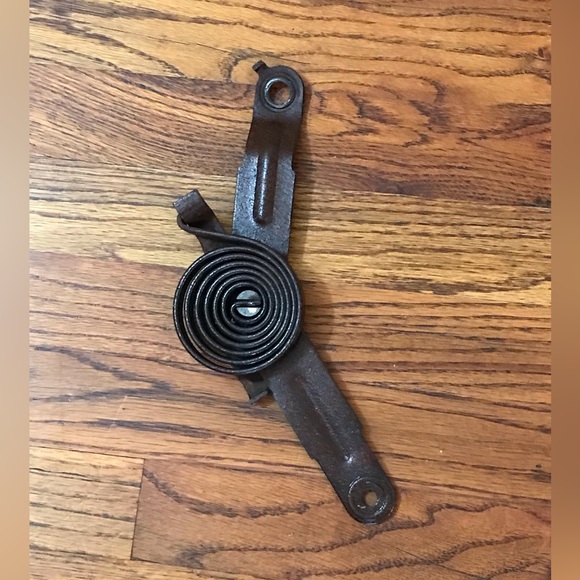 Hood Hinge Spring Left Driver Chevy GMC Silverado Yukon Sierra 15035591 Tahoe Su - Picture 4 of 12